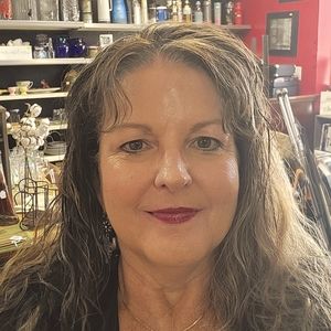 Meet your Posher, Debbie